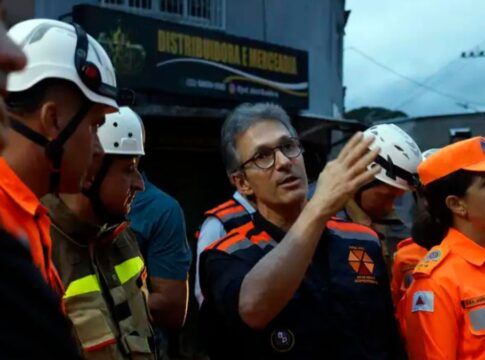 Governador Romeu Zema em área atingida pelas chuvas em MG