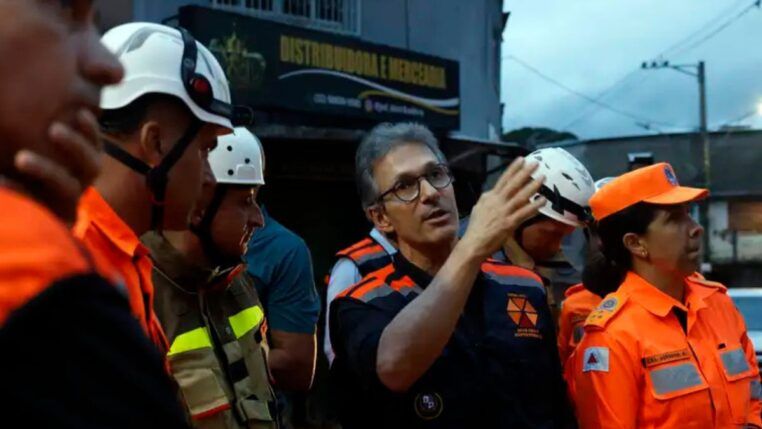 Governador Romeu Zema em área atingida pelas chuvas em MG