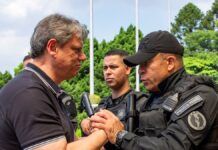 Tarcísio defende câmeras corporais em PMs e punição rigorosa de maus agentes