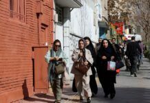 Reino Unido e Itália pedem que cidadãos deixem o Irã após ataques de EUA e Israel