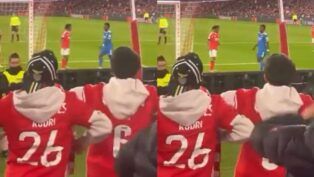 Montagem com duas imagens de baixa qualidade registradas da arquibancada de um estádio. Em primeiro plano, torcedores vestindo casacos vermelhos gesticulam em direção ao campo. No gramado, ao fundo, dois jogadores — um de uniforme vermelho e outro de azul — estão próximos.