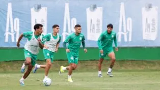 Jogadores do Palmeiras treinam na Academia de Futebol