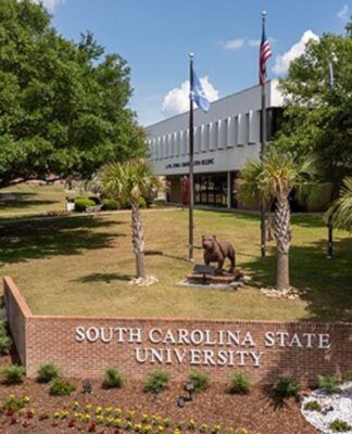 Tiroteio em universidade da Carolina do Sul deixa dois mortos e um ferido em complexo residencial