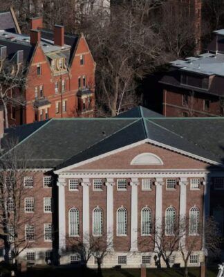 Trump pede US$1 bilhão à Universidade de Harvard, mas partes continuam longe de acordo
