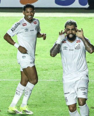 Ausência de Neymar e Gabriel na partida contra o Atlético Paranaense gerou polêmica entre comentaristas, já que ambos voltaram a jogar três dias depois