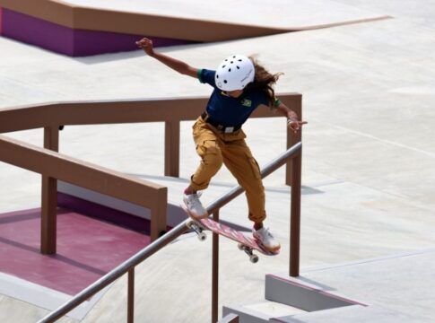 Rayssa Leal começa mal, mas vence etapa de Sydney da Street League Skateboarding