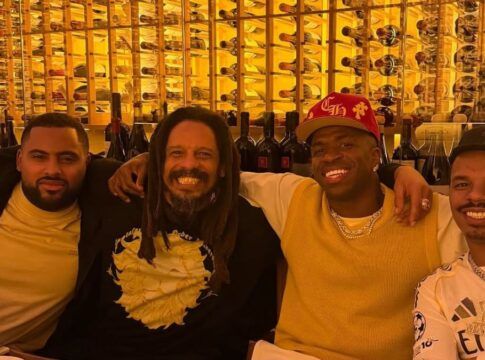 Vini Jr. celebra classificação do Real Madrid ao lado da família de Bob Marley