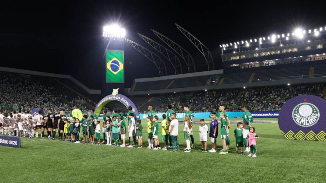 Embora tenha vencido o Fluminense, o Palmeiras não conseguiu lotar a Arena Barueri