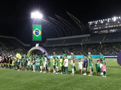 Embora tenha vencido o Fluminense, o Palmeiras não conseguiu lotar a Arena Barueri