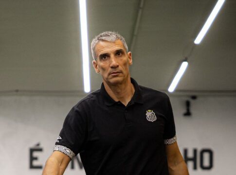 Vojvoda sobrevive no Santos após vitória contra o Vasco e boa atuação de Neymar