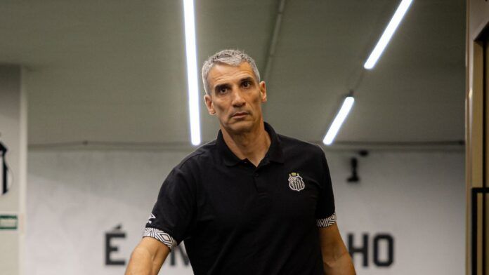 Vojvoda sobrevive no Santos após vitória contra o Vasco e boa atuação de Neymar