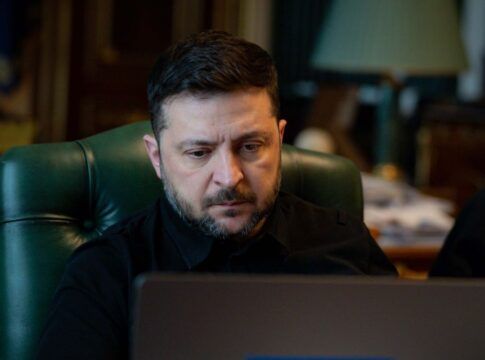 Zelensky promete resistência e cobra datas da união europeia