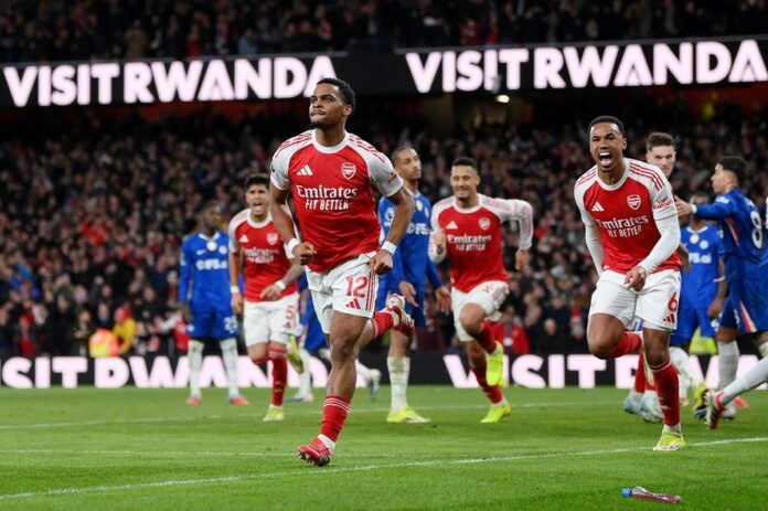 Arsenal bate Chelsea por 2 a 1 e abre 5 pontos de vantagem sobre o City