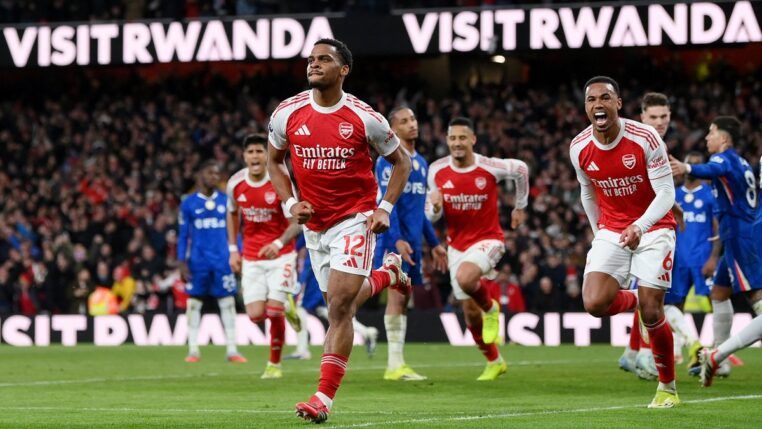 Arsenal bate Chelsea por 2 a 1 e abre 5 pontos de vantagem sobre o City