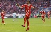 Michael Olise, do Bayern, comemora após marcar o primeiro gol da equipe contra o Union Berlim