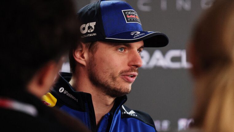 Max Verstappen fala durante evento no GP do Japão