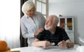 Idosos enfrentando a doença de Alzheimer