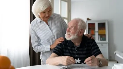 Idosos enfrentando a doença de Alzheimer