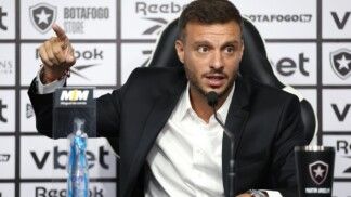 Martín Anselmi em entrevista coletiva no Botafogo