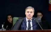 André Mendonça STF Ministro André Mendonça fala ao microfone durante sessão do STF