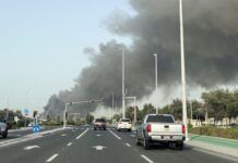 O incidente em Abu Dhabi faz parte de uma série de ataques que atingiram diversas áreas civis e comerciais em cidades do Golfo. O impacto do conflito se ampliou para importantes centros regionais de aviação e comércio (Crédito: Reuters)