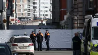 Policiais vigiam área reservada onde houve ataque à sinagoga