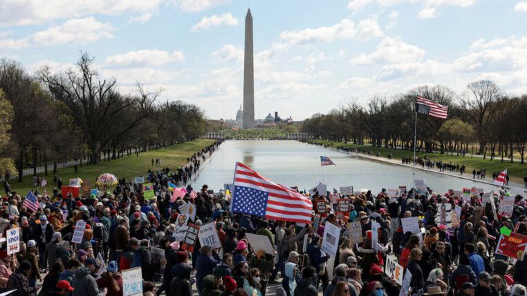 Movimento "No Kings" organiza mais de 3 mil protestos contra Trump em 50 estados dos EUA