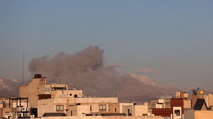 Ataques aéreos na cidade de Teerã.