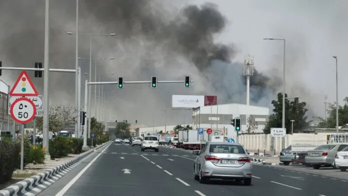 Fumaça sobre a cidade de Doha no início da semana