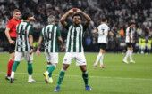 Em plena Neo Química Arena, o Corinthians perdeu para o Coritiba por 2 a 0