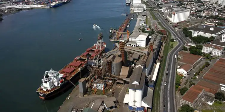 Navio no Porto de Santos