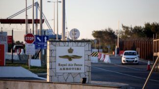 Entrada da base aérea britânica localizada na ilha de Chipre.