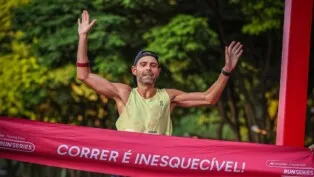 De boné, João Paulo Barnewitz chega ao fim de uma maratona