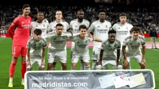 Jogadores do Real Madrid posam para foto antes da partida