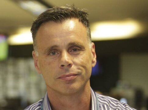 O jornalista Lauro Jardim posa para foto na redação do jornal O Globo