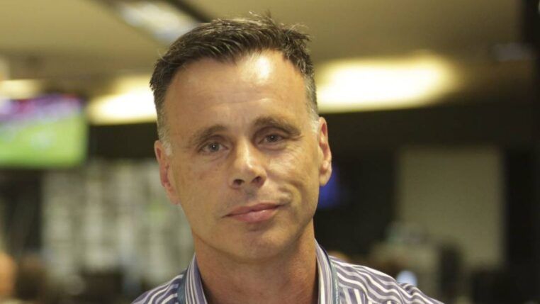 O jornalista Lauro Jardim posa para foto na redação do jornal O Globo