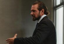 Daniel Vorcaro gesticula em foto de perfil