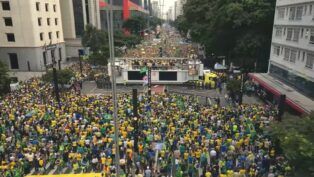 Manifestação na Paulista reúne oposição a Lula e STF e marca estreia de Flávio Bolsonaro como pré-candidato