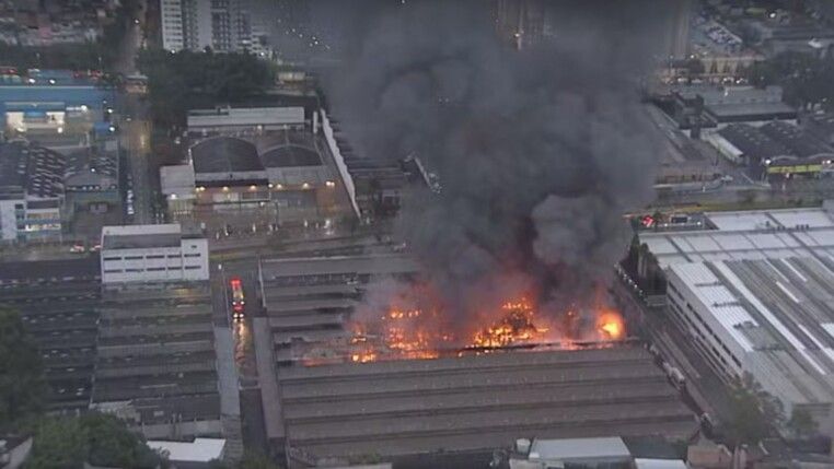 Incêndio de grandes proporções em Diadema