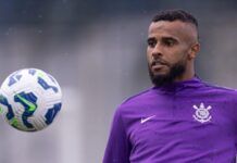 Sem negociações para sair, Alex Santana seguirá no Corinthians por pelo menos mais seis meses