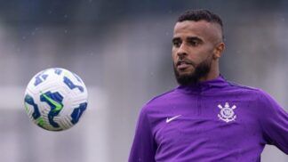 Sem negociações para sair, Alex Santana seguirá no Corinthians por pelo menos mais seis meses