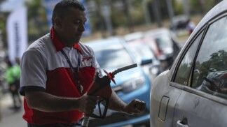 Marcelo Camargo/Agência Brasil Economia Brasília (DF), 06/06/2024 - Consumidores fazem fila em posto de combustíveis durante o Dia Livre de Impostos