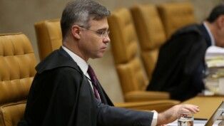 O ministro André Mendonça tornou facultativa a participação de Augusto Lima, ex-sócio de Daniel Vorcaro, à CPMI do INSS