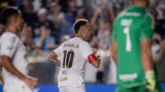 Neymar fez uma série de referências à Kings League após marcar o gol do Santos na derrota para o Internacional