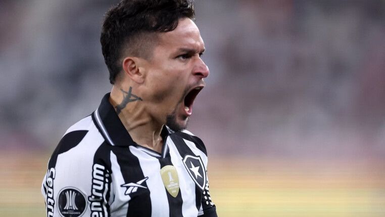 São Paulo anuncia contratação do atacante Artur por empréstimo do Botafogo