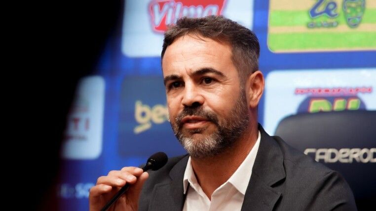 Artur Jorge é oficialmente novo técnico do Cruzeiro