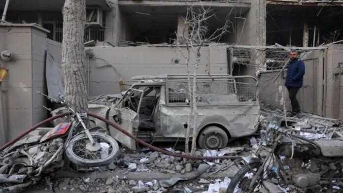 Irã sofre apagão de internet após ataques de EUA e Israel