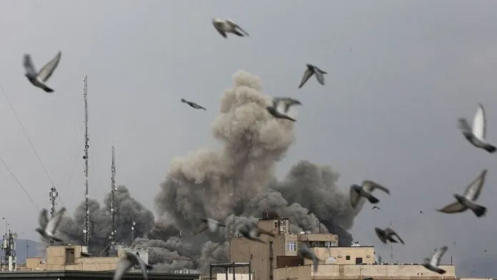 Mortos no Irã passam de 550, vítimas de bombardeios americanos e israelenses