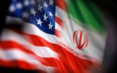Ilustração com bandeiras dos EUA e Irã