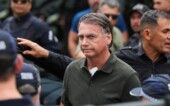 O ex-presidente Jair Bolsonaro, acompanhado de seu filho, Jair Renan, deixa hospital sob forte esquema de segurança, após passar pro procedimentos.